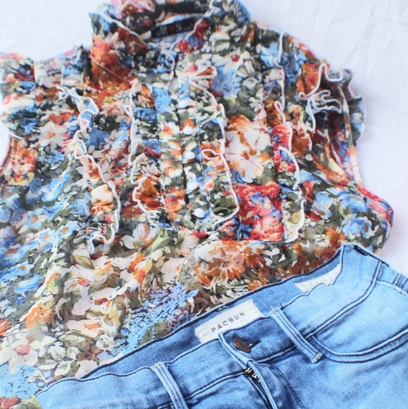 M and S sheer flower crop top. Size small/medium - Picture 3 of 6